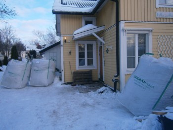 2 kubiks säckar/2 kuution säkkejä