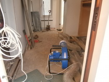 Vi installerar krossen med fläkt/asennamme krossin puhaltimella.